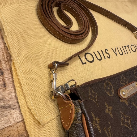 Louis Vuitton Eva Crossbody LV shopping bag and receipt provided. Leather strap - Picture 3 of 10
